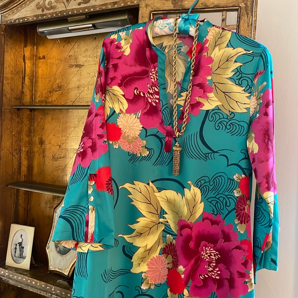 NATORI floral full length lounging gown. Size S